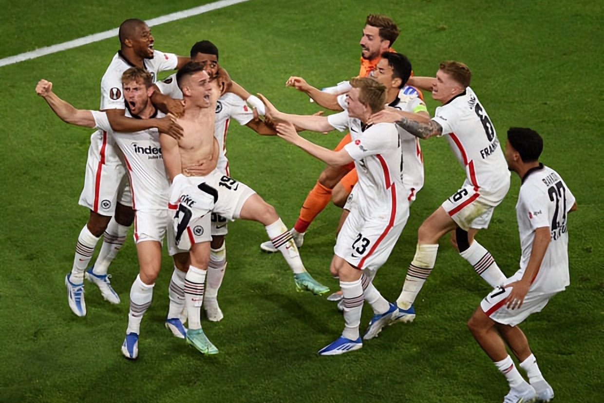 法兰克福欧冠悲歌：从希望到绝望的坠落