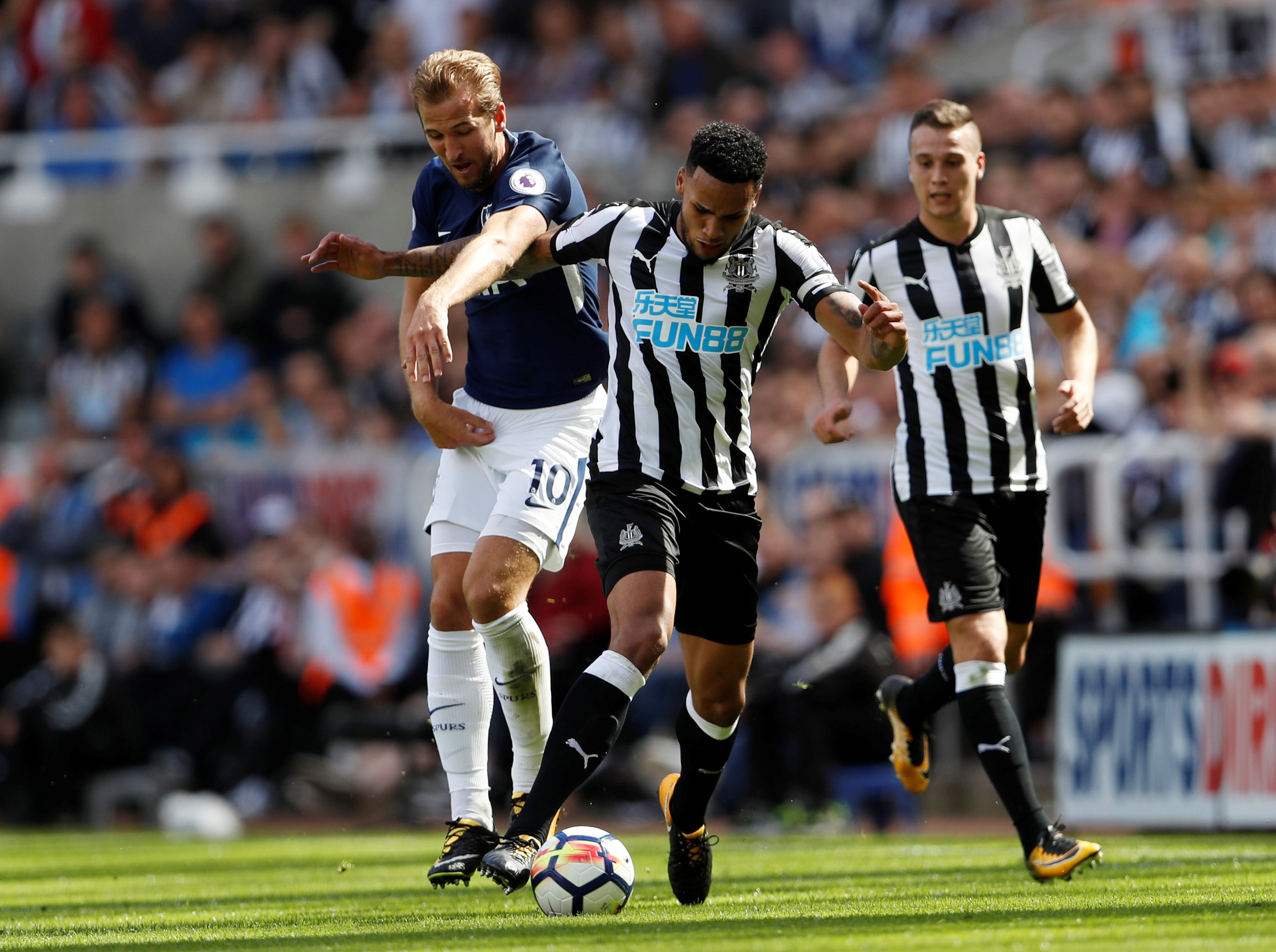 纽卡斯尔联：欧冠赛场的悲壮逐梦之旅